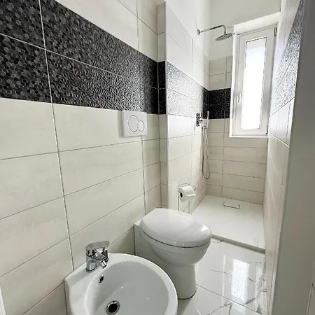 Wh - Cuore - Attico Monolocale Con Parcheggio Gratuito - 5 Minuti Dal Centro - Wifi Apartment *