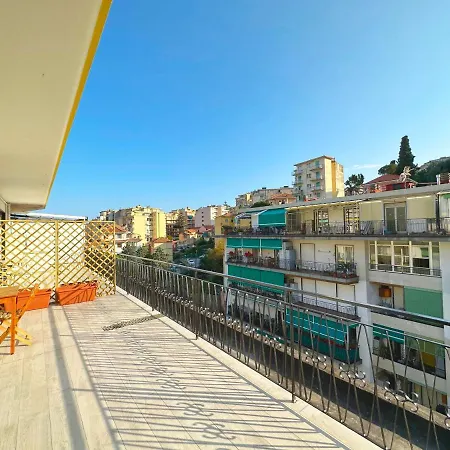 Apartment Wh - Cuore - Attico Monolocale Con Parcheggio Gratuito - 5 Minuti Dal Centro - Wifi *