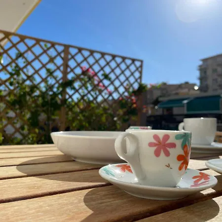 Wh - Attico Monolocale Con Parcheggio Gratuito E Grande Terrazza - A 5 Minuti Dal Centro - Wifi