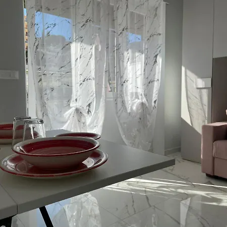 Wh - Cuore - Attico Monolocale Con Parcheggio Gratuito - 5 Minuti Dal Centro - Wifi Apartment *
