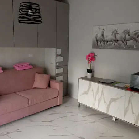 Wh - Cuore - Attico Monolocale Con Parcheggio Gratuito - 5 Minuti Dal Centro - Wifi