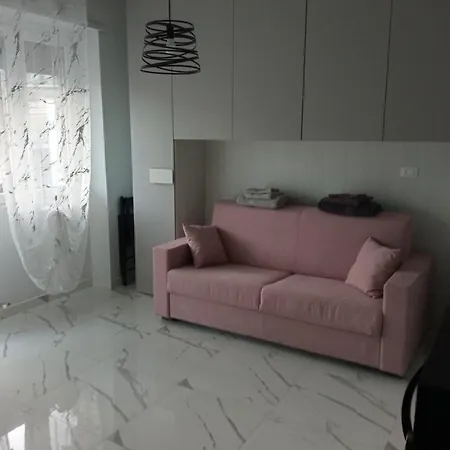 Wh - Cuore - Attico Monolocale Con Parcheggio Gratuito - 5 Minuti Dal Centro - Wifi *