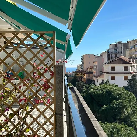 Apartment Wh - Cuore - Attico Monolocale Con Parcheggio Gratuito - 5 Minuti Dal Centro - Wifi